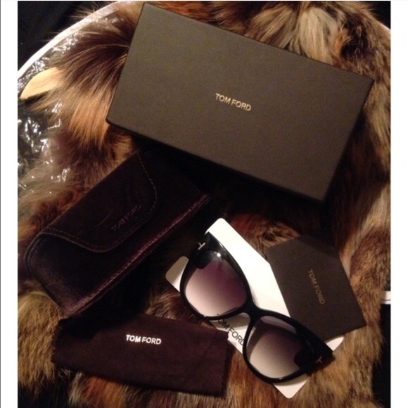 🎀 Tom Ford Sunnies! - Picture 2 of 4