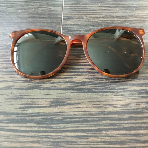 Ray-Ban Accessories - Tortoise shell Ray-Ban round-frame sunglasses