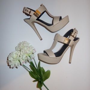 ❗️MUST GO❗️ G by Guess nude heels.