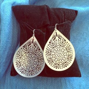 Earrings🎉💕Host pick💕🎉Light as a feather🍃