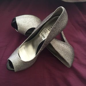 Sparkly silver pumps