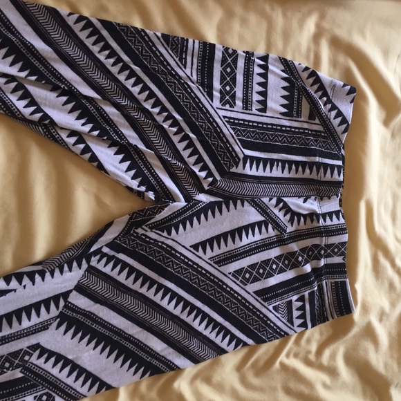 Aztec print leggings