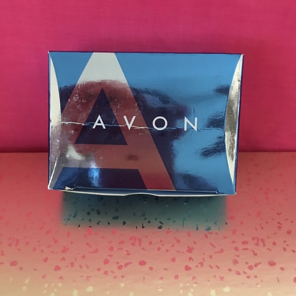 New In  Box Avon Necklace & Earring Set - Picture 3 of 3