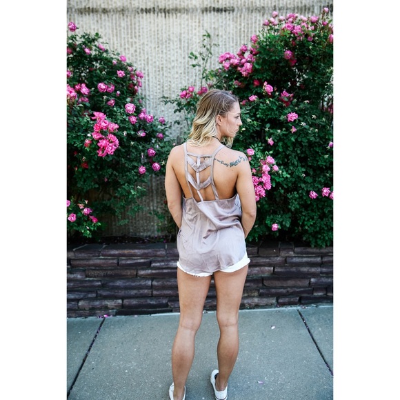 *🌻•Nude Open Back Tank - Picture 3 of 3