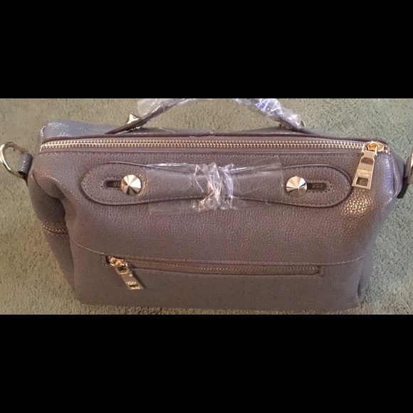 Multiple zipper compartment