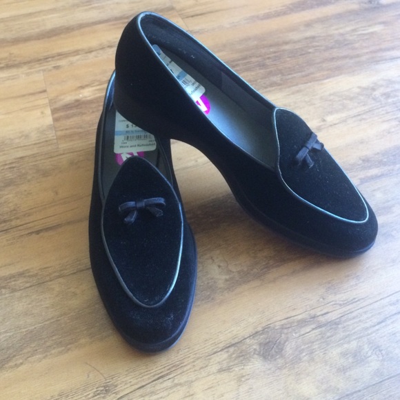 Stuart Weitzman black velvet flats Sz 6.5 N