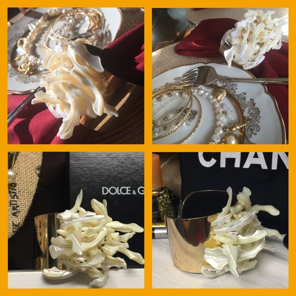 Gold tone Shell Cuff - Picture 4 of 6