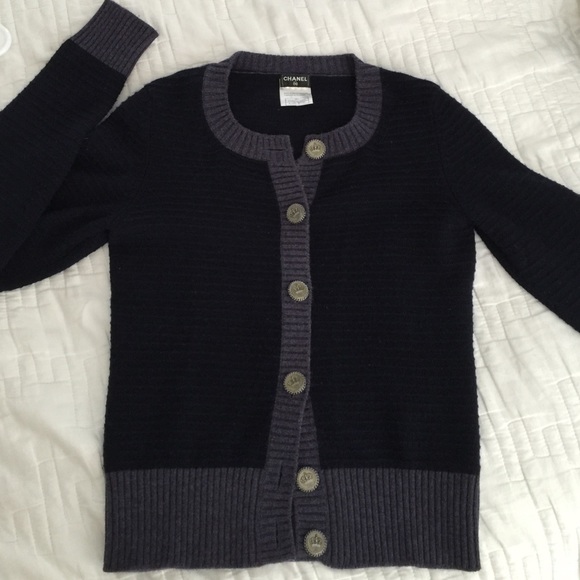 SOLD ON ANOTHER SITE Chanel cardigan 100% cashmere