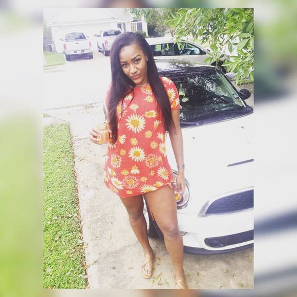 Meet your Posher, Eboni - Picture 1 of 1