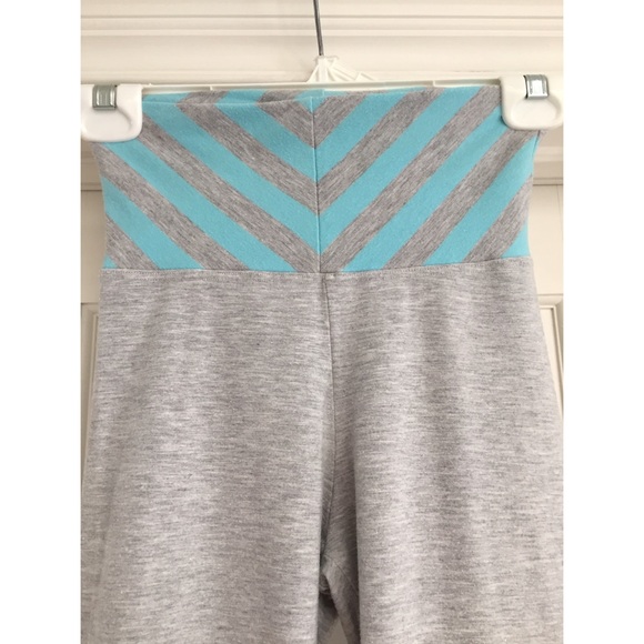 Solow Grey & Teal Fold Over Capris - Picture 3 of 4