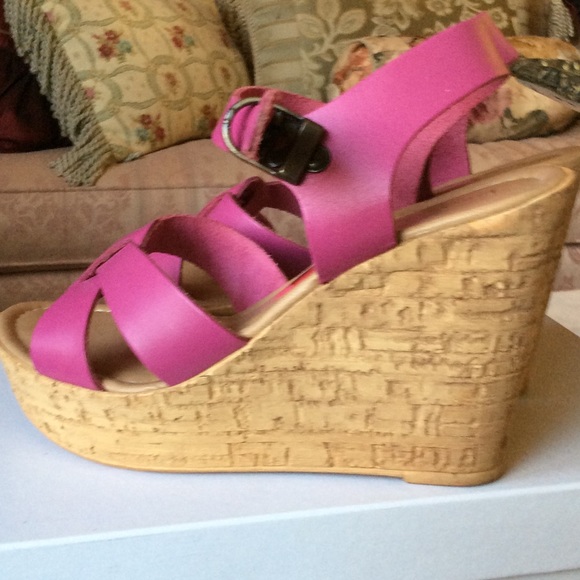 Sandles - Picture 2 of 4