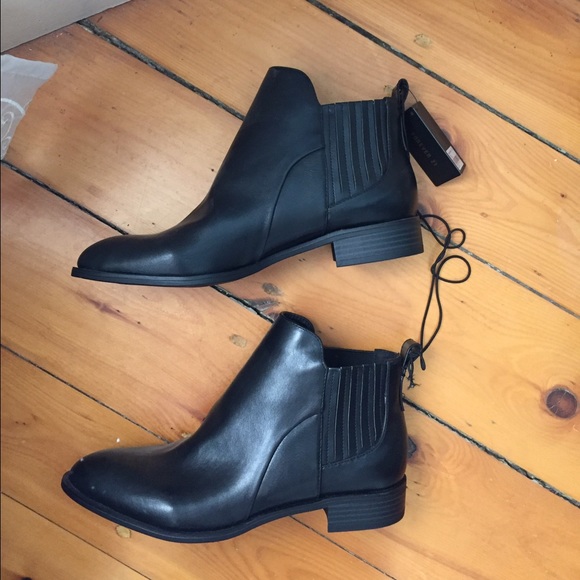 Size 8.5 Forever21 booties (black)