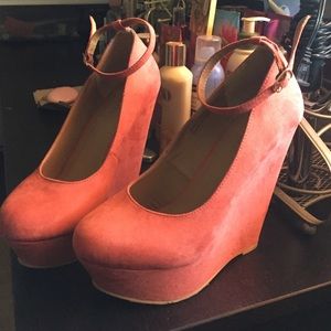 🌺🐚Forever 21 Coral Wedges🐚🌺