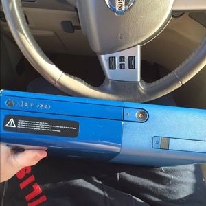 Blue Xbox 360 been played about 5 times.