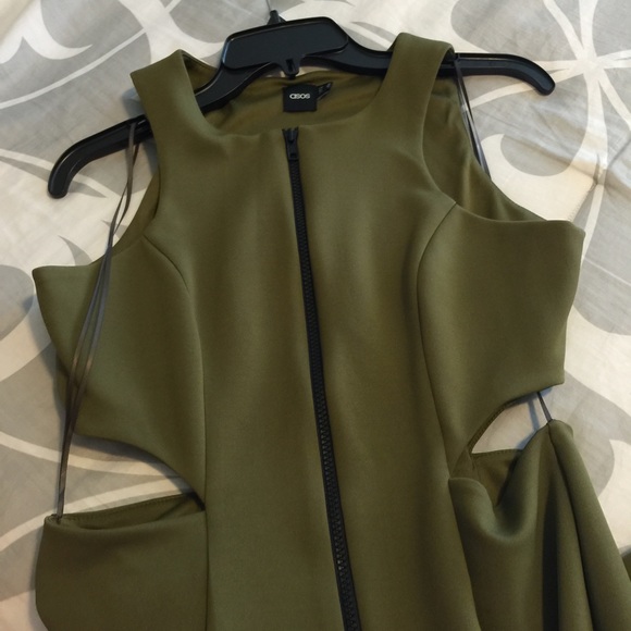 Beautiful asos dress!! - Picture 3 of 3