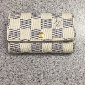 📍🎉SOLD📍Louis Vuitton 6 key ring holder in DA