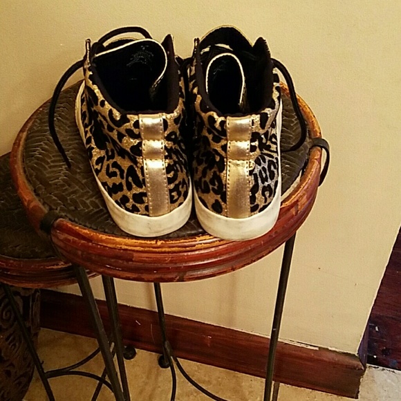Shoes - Picture 2 of 2