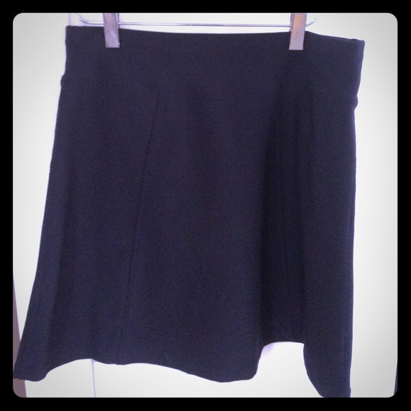 Lucy Skirt - Black - EUC