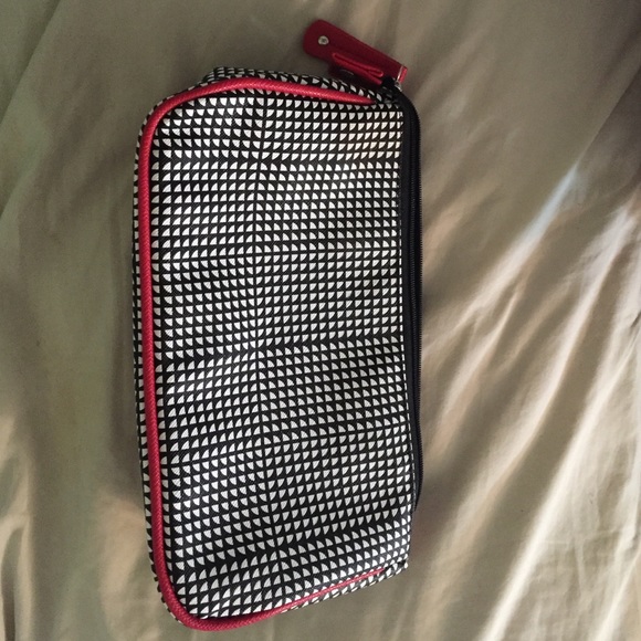 ✨Sold✨ Kenneth Cole Reaction Makeup Bag - Picture 2 of 3