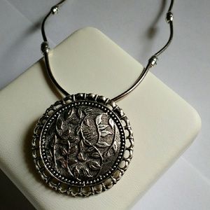 Vintage style necklace