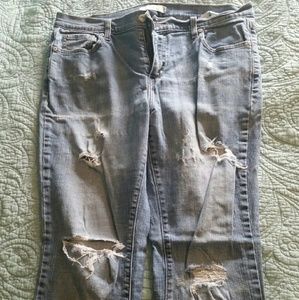 Distressed Levi Jeans 515