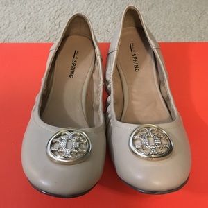 Nude ballet flats