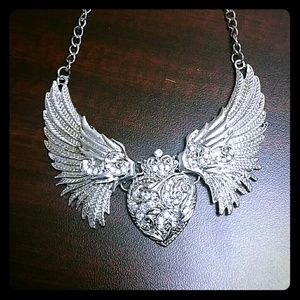 Stunning Crowned heart w/ Wings necklace