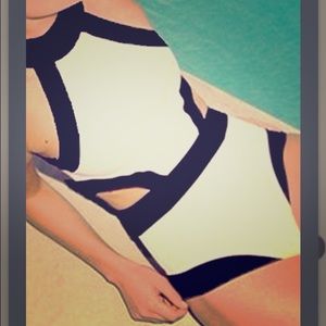 ⚡️💥SALE💥⚡️Black & White swim monokini