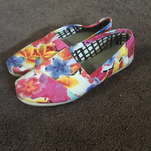 Floral TOMS