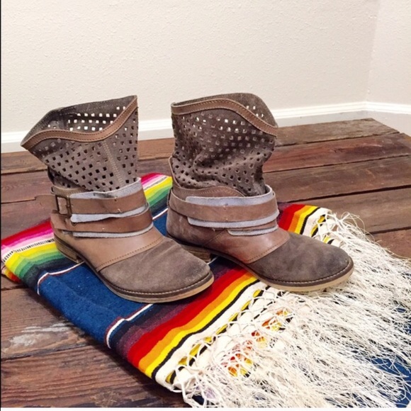 Suede ankle slouch boots!