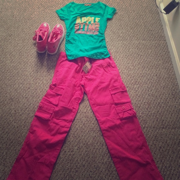 Apple bottom pink cargo pants, t-shirt and shoes