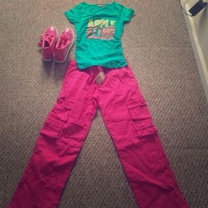 Apple bottom pink cargo pants, t-shirt and shoes