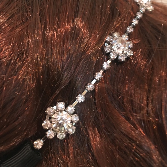 Gorgeous floral stone cluster hair jewelry band - Picture 4 of 4