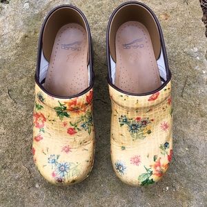 Dansko size 40 spring floral clogs