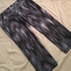 Old Navy activewear crop leggings