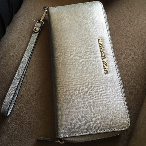 Michael kors travel size wallet