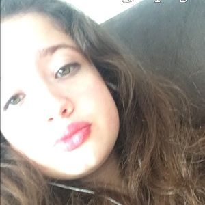 Meet your Posher, Chloe