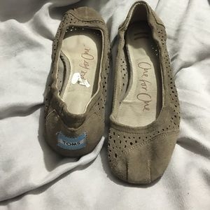 Toms flats size 7