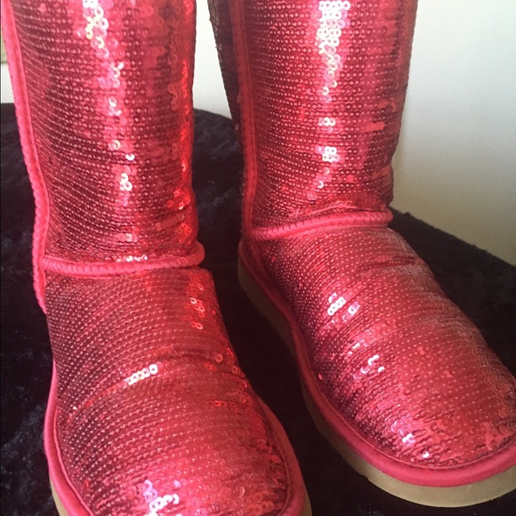 UGGS - Picture 3 of 4