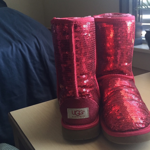 UGGS - Picture 4 of 4
