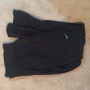 Black Nike running leggings