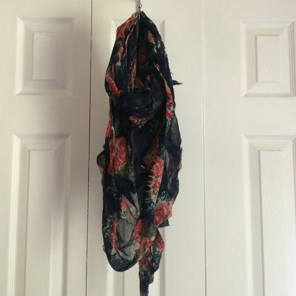 Flower print navy scarf