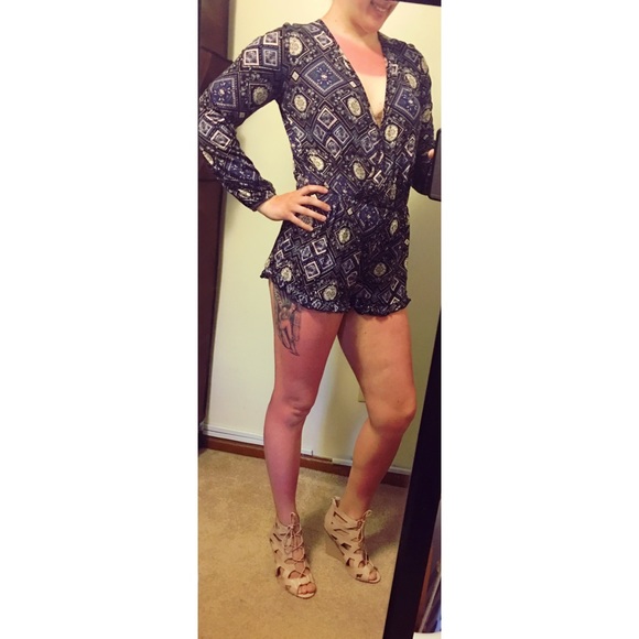 Geo Patterned Romper - Picture 2 of 4