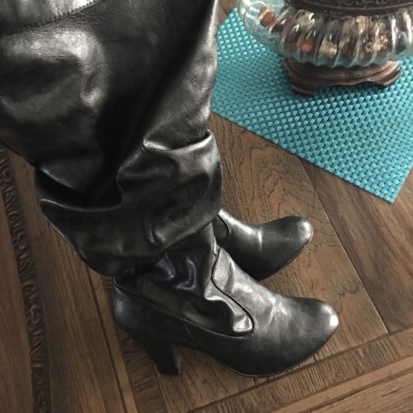 Size 8 black boots