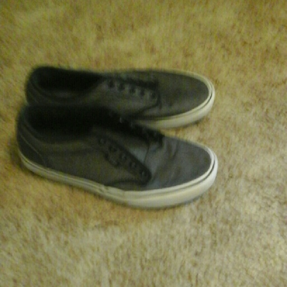 Tennis shoes
