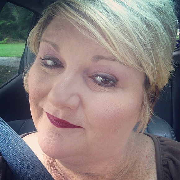 Meet your Posher, Tina