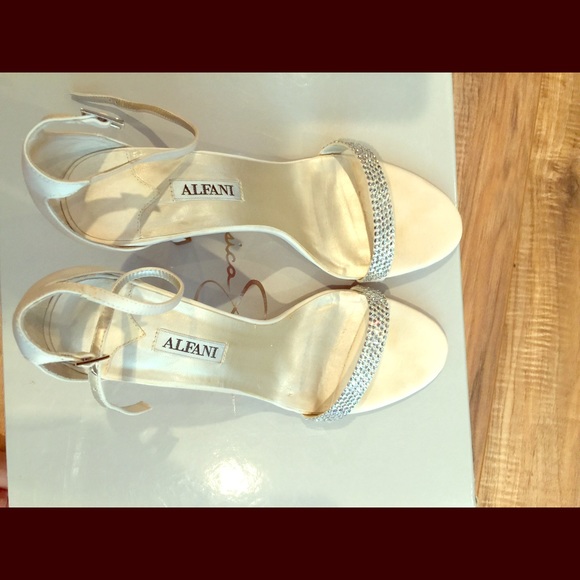 Alfani off white heels
