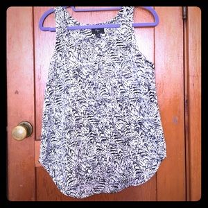 sleeveless print top