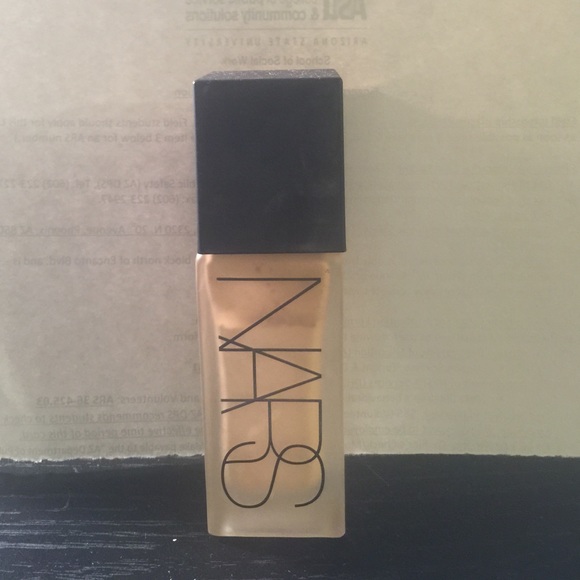 NARS All Day Luminous Weightless Foundation
