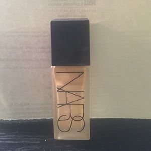 NARS All Day Luminous Weightless Foundation